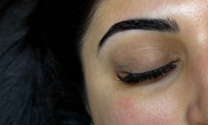 Image 5: Enhance Your Look with Hybrid/ Volume/ Classic Extensions or Lash Lift