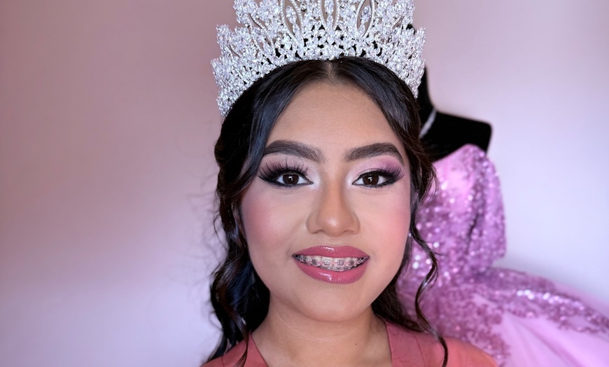 Image 2: Flawless Airbrush Makeup or Makeup Service for a Perfect Look  