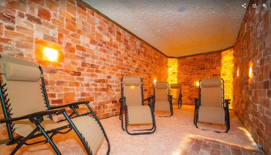 One 60-Minute Saltroom Session at Stems N Stones Modern Salt(Up to 30% Off) - Primary Image