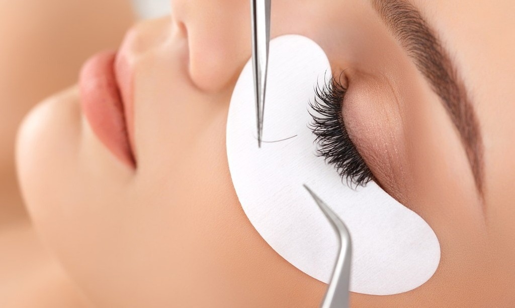 Transform Your Look: Get Luscious Lashes That Wow! at U lashes