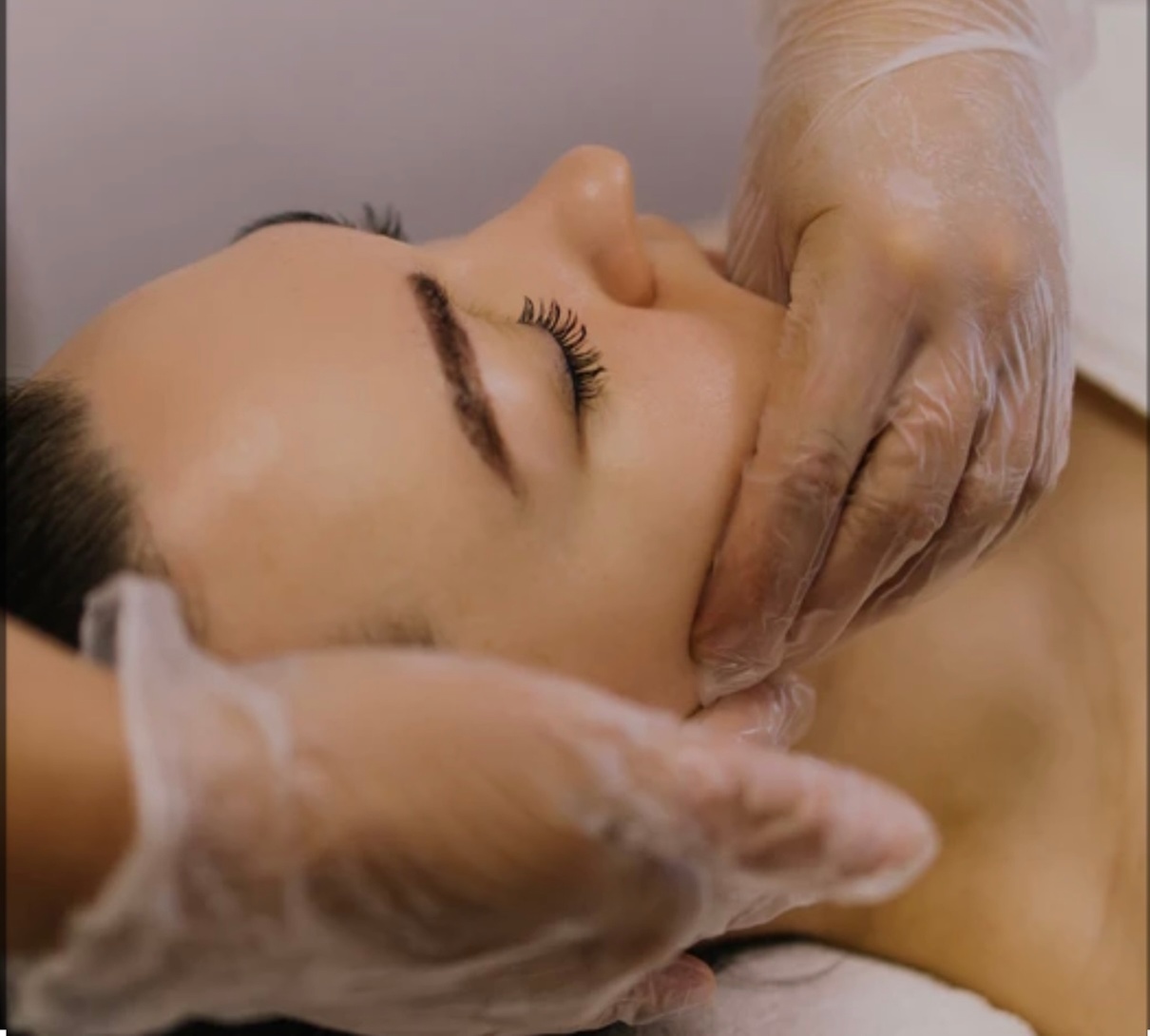 Experience a unique buccal facial and deep pore cleanse