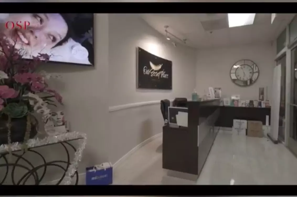 Unwind with a Choice of Body Massage with Hot Stones or Aromatherapy