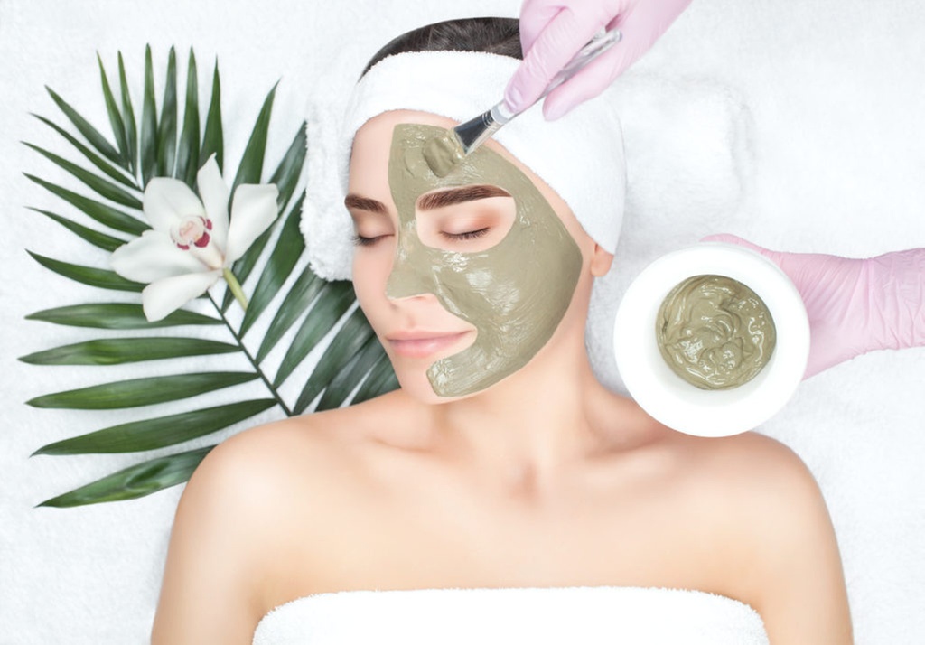 Experience Delicious Spa's Deep Cleanse Facial or Diamond Microdermabrasion & Foot Scrub with up to 35% off