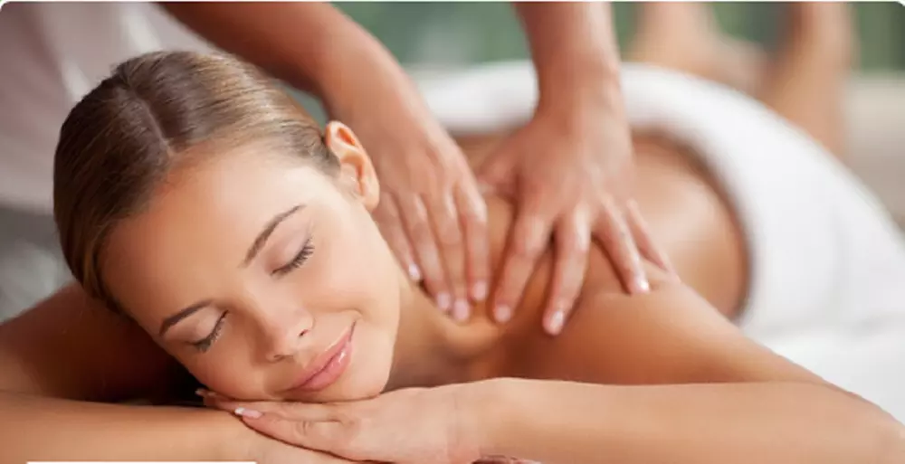 Escale bien-être à Enghien-les-Bains : massage au choix avec gommage corps bio en option (jusqu'à 51% de remise) - Primary Image