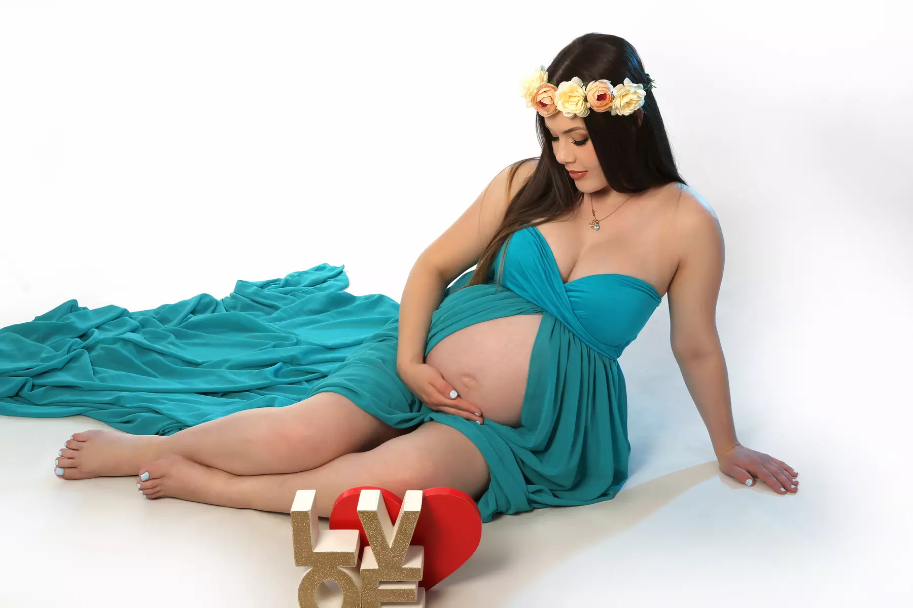 Maternity photoshoot with an soft copies on USB
