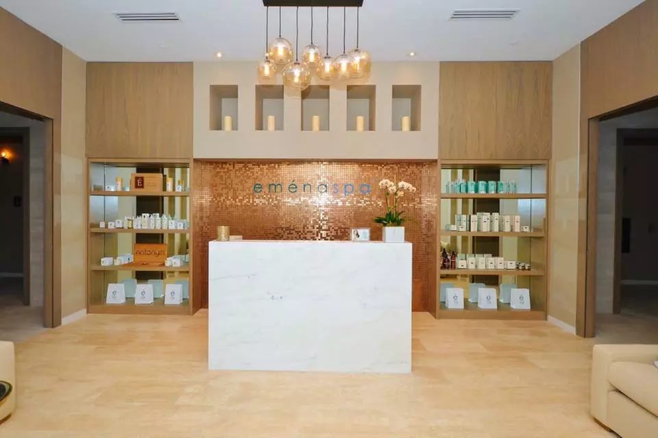 Indulge in Personalized Massages & Facials with Stunning Ocean Views!