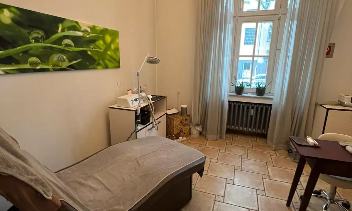 Medizinische Fußpflege, optional mit Schellack für 1 Person