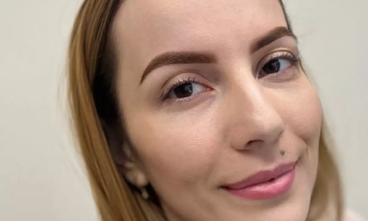 Get Perfect Brows with Waxing and Tinting Session