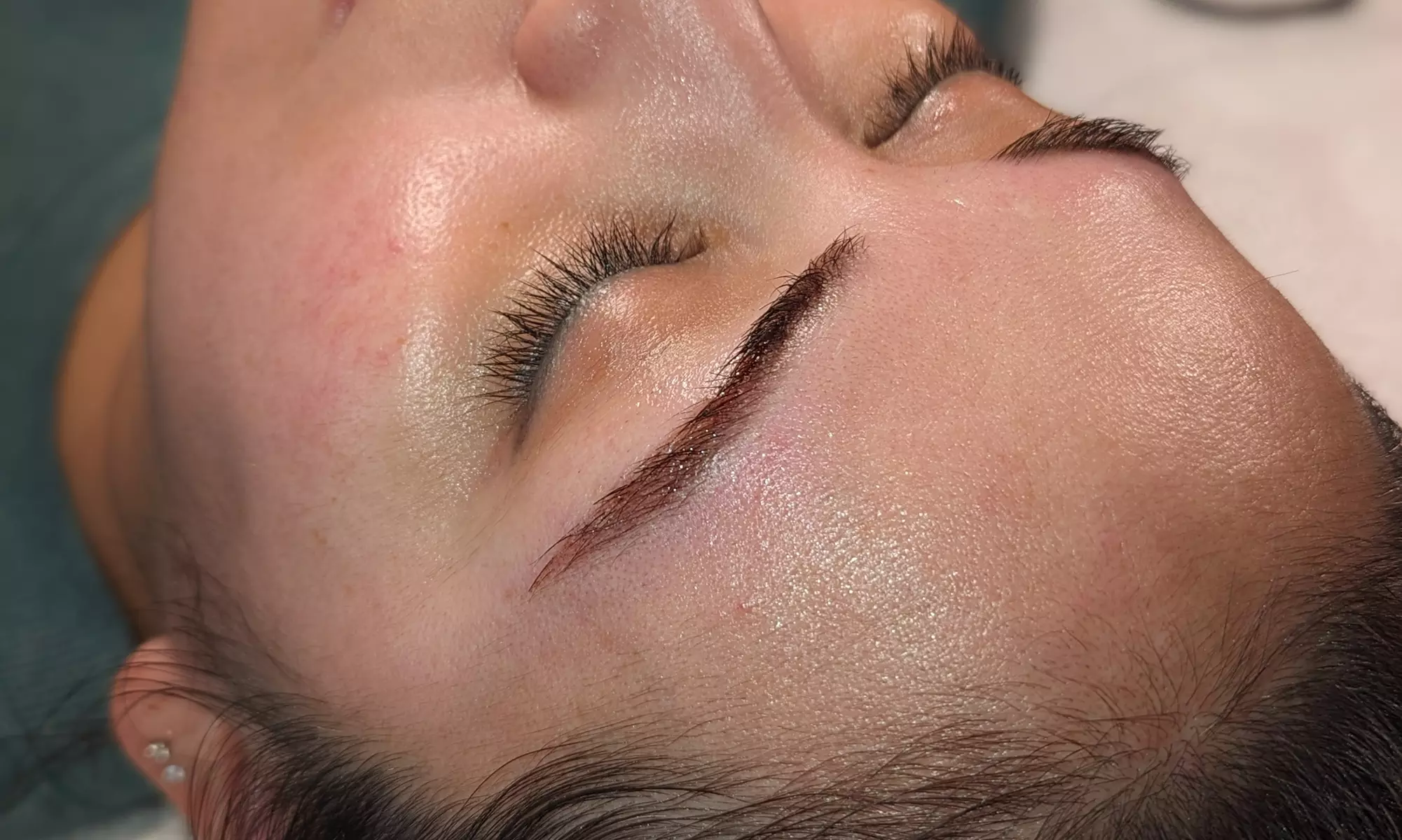Get your eyebrows tinted at Summerland Spa with one session, tailored color, up to 33% off - Second Medium