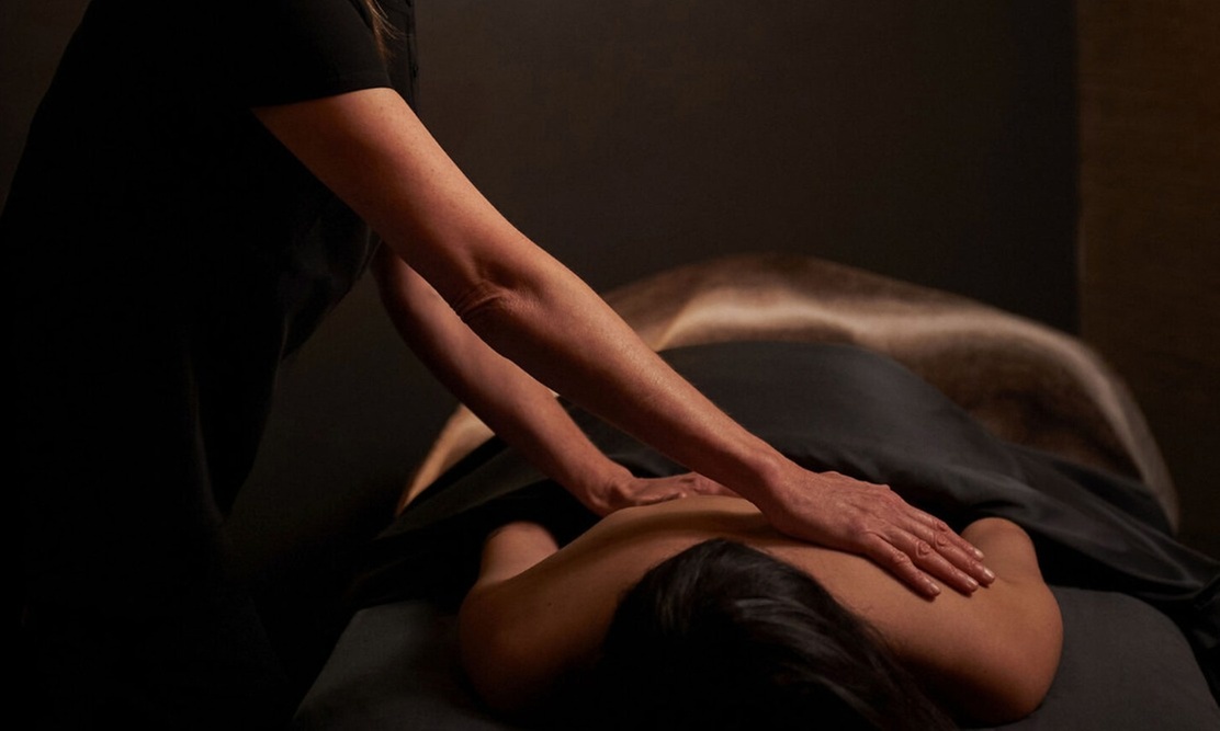Discover tranquility with a soothing 60 Minute Thai massage at Zenbar Healing Studio, available at up to 40% discount