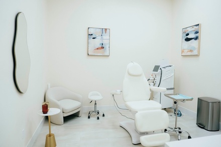 One Syringe of  Revanesse Versa+ - Facial Volume & Wrinkle Correction - Medspa | Milan Medical