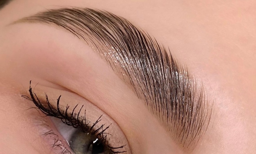 Image 2: Transform Your Look: Get Bold Brows with Eyebrow Tinting Magic!