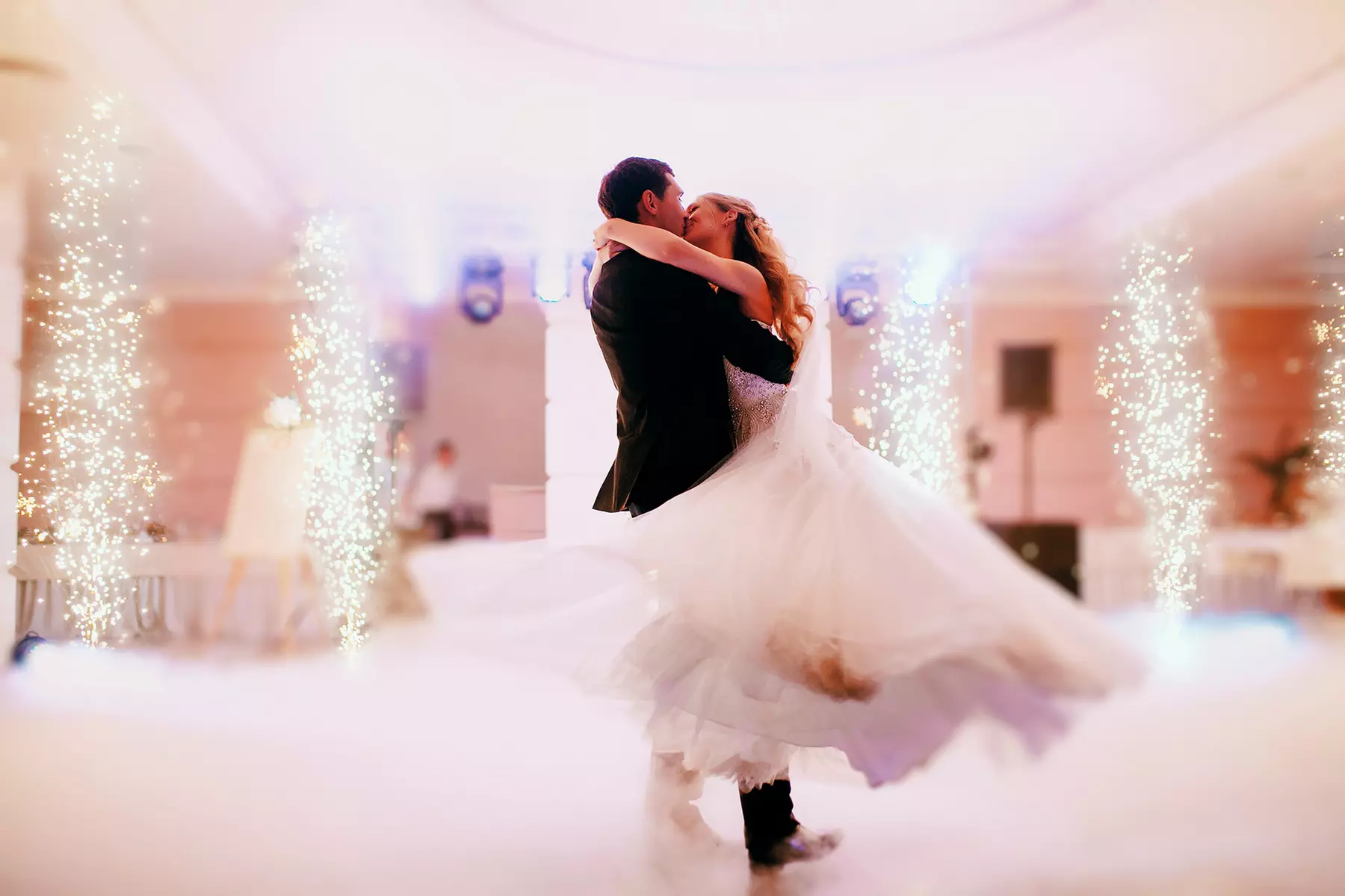 Create your perfect first wedding dance with private classes