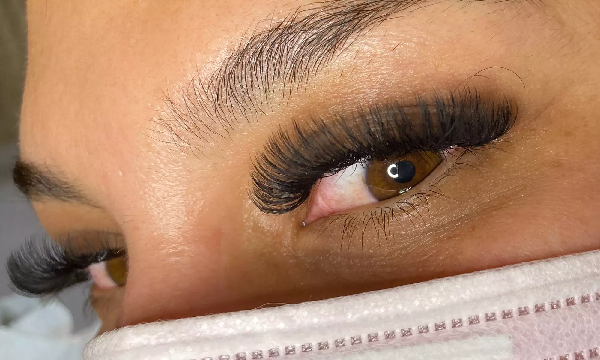 Full Sets of Eyelash Extensions for a Stunning Look