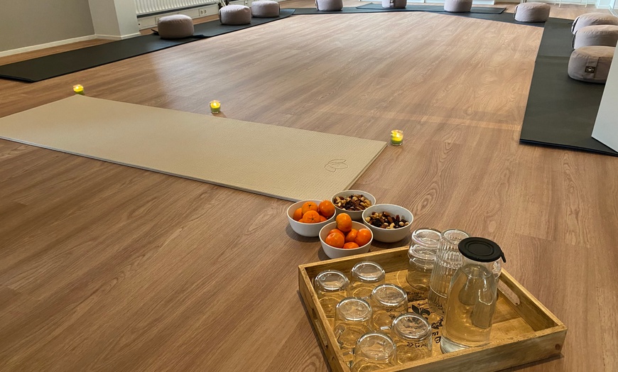 Image 7: Vind innerlijke rust en kracht met ontspannende yoga- en ademsessies