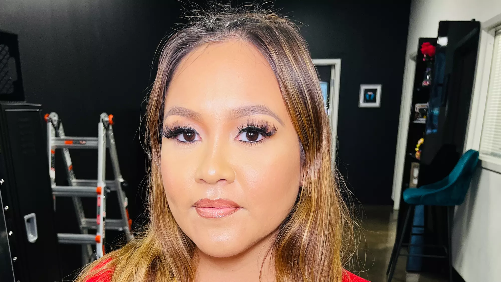 Full face makeup application for any occasion