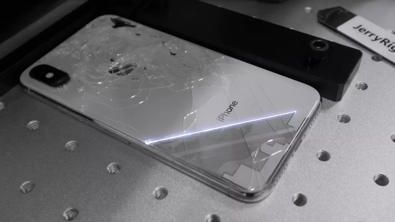 Up to 83% Off on On Location Cell Phone Repair at Metatronics - Second Medium