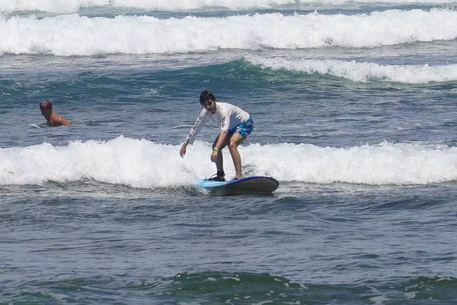 Catch Waves with a 1.5 or 2 Hour Surfing Experience