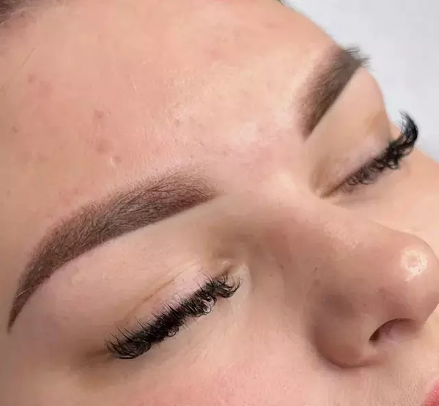 Makijaż permanentny brwi wybraną metodą w Studiu Makijażu Permanentnego MB - Image 2