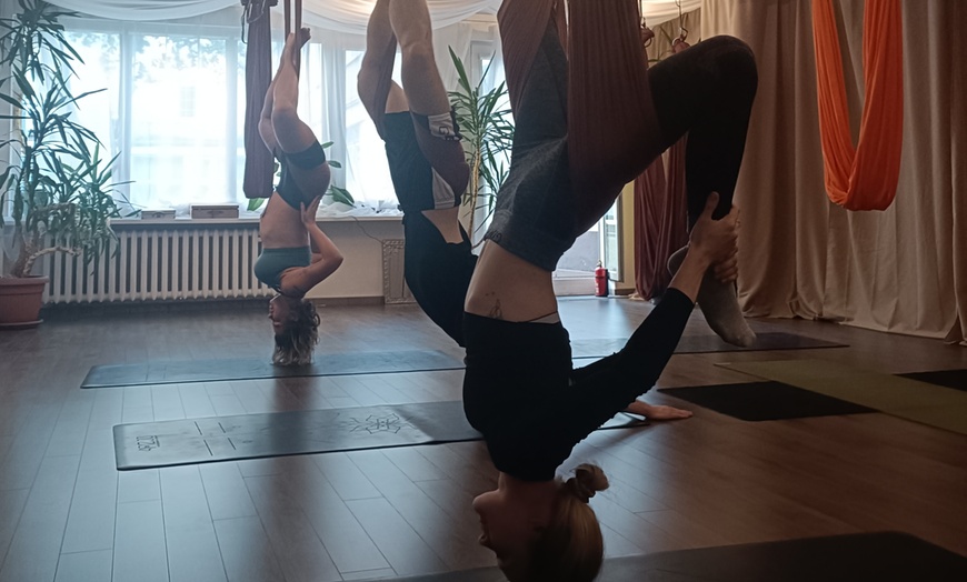 Image 5: Do 50% zniżki na Joga - powietrzna w Chilli yoga