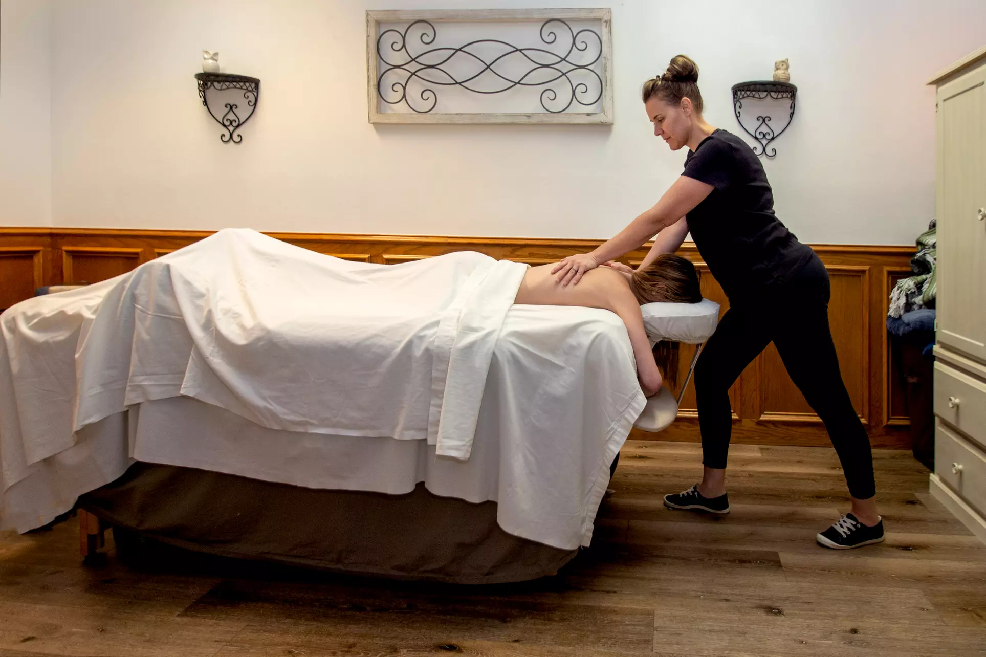 Experience relaxation with Sacred Space Therapeutics: Choose from a 60 or 90-Minute Massage session and enjoy up to 44% off - Primary Image