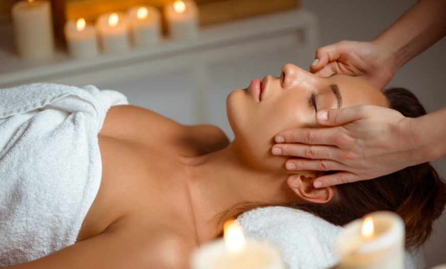 Image 2: Up to 64% Off on Facial at Skincareology