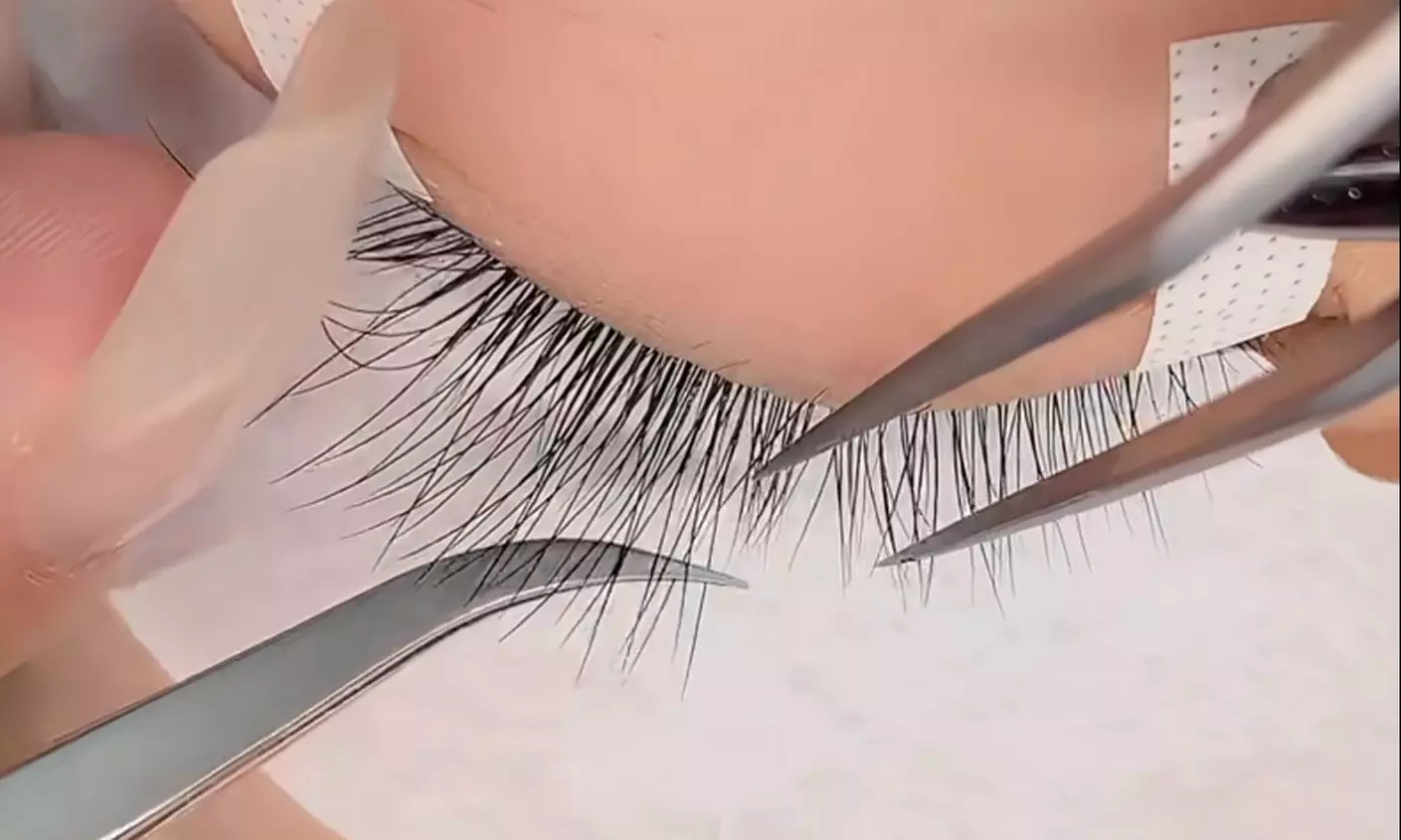 Discover Fuller Lashes with our Classic or Hybrid Eyelash Extensions at Lotus Beauty Eyelashes (Up to 57% Off) - Second Medium