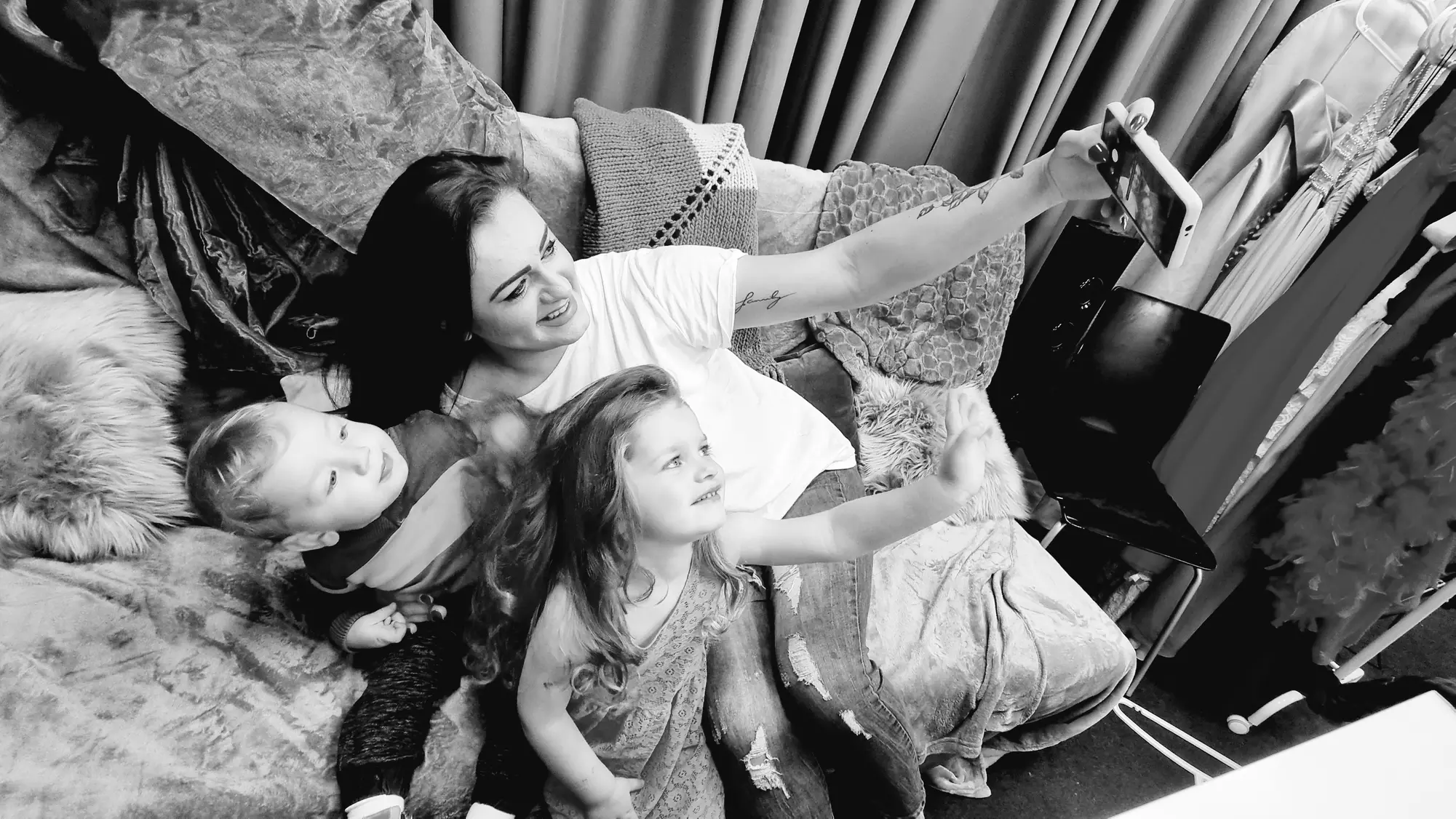 Do 50% zniżki na: Wynajem selfie studio w BMS & SPL SP. Z O.O.