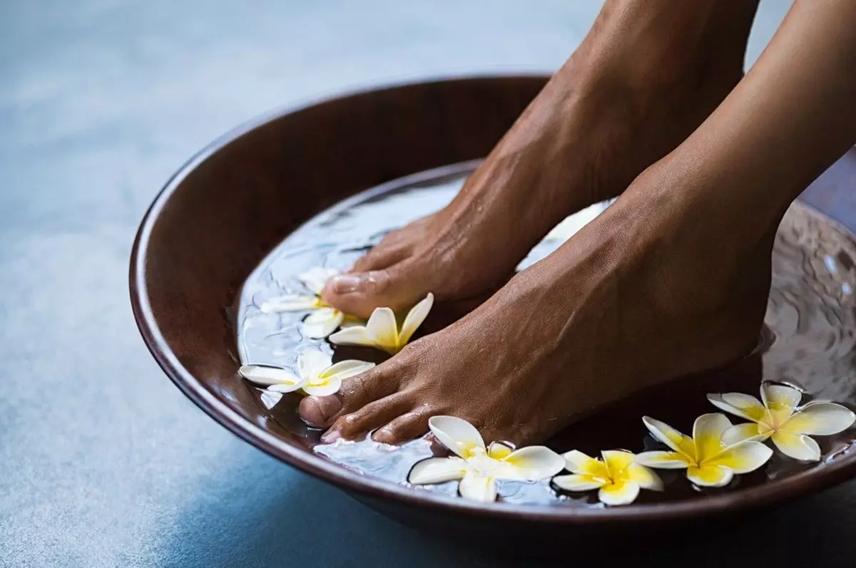 Experience rejuvenation with Hyperbaric Oxygen Therapy Of Western New York's ionic detox foot baths for up to 45% off - Primary Image