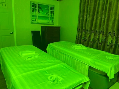 60 Minutes Deep Tissue Massage with Walk on the Back and Hot Stone Treatment - Daily Spa