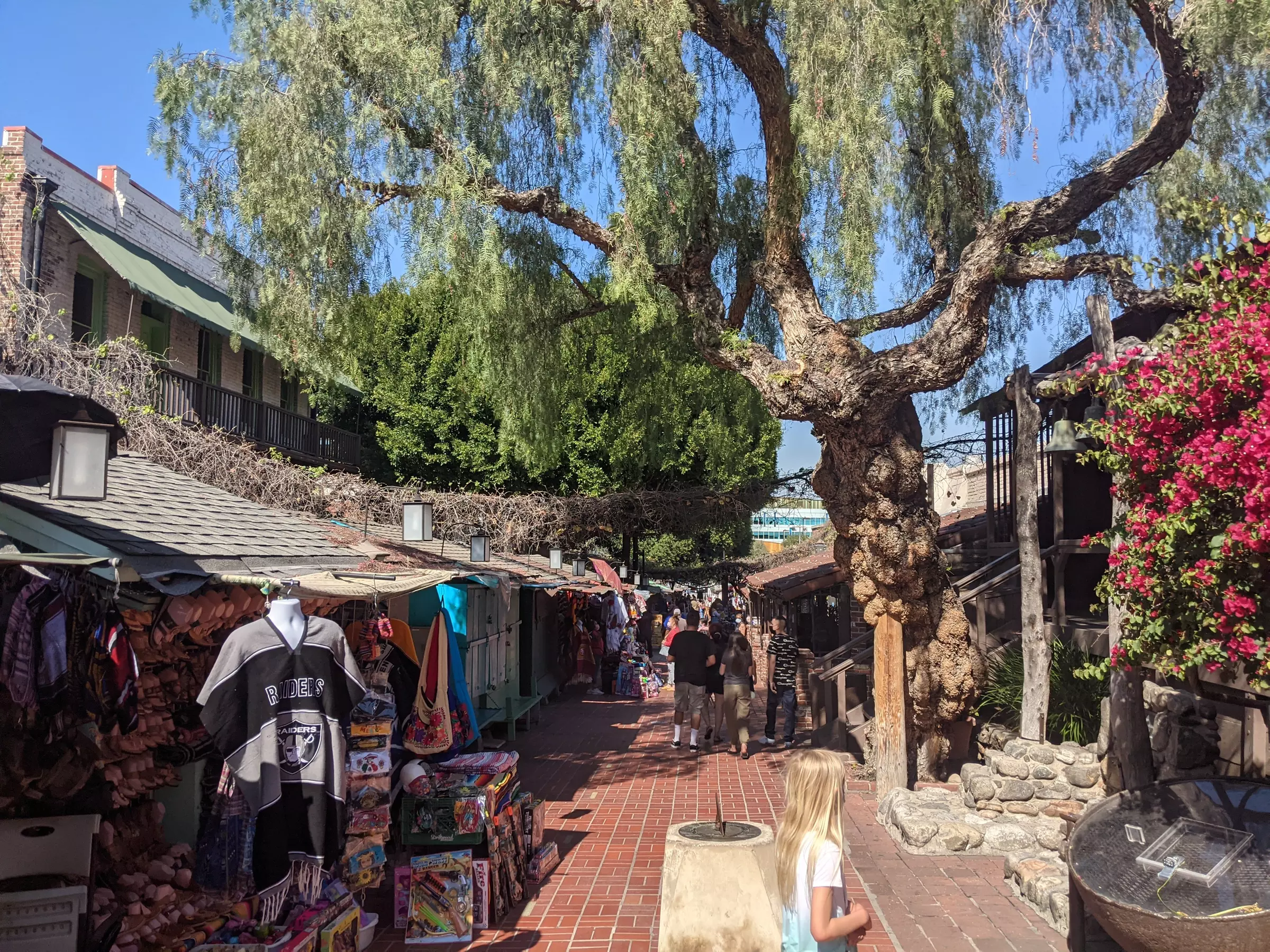 Explore LA's historic sites with a fun scavenger hunt tour