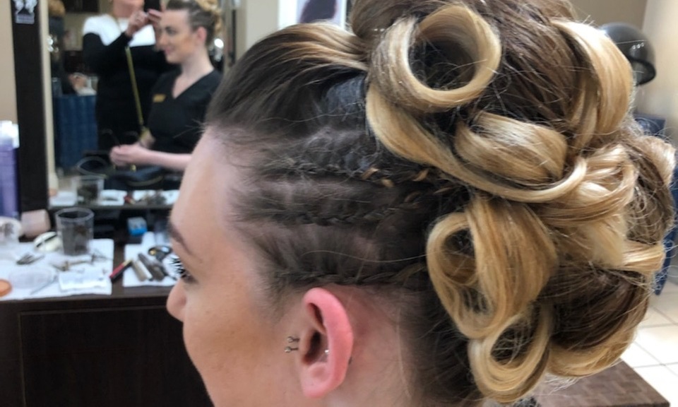 Discover Loretta at Posar Salon's Hair Salon Beauty Package with Bridal & Party Options up to 40% off - Primary Image
