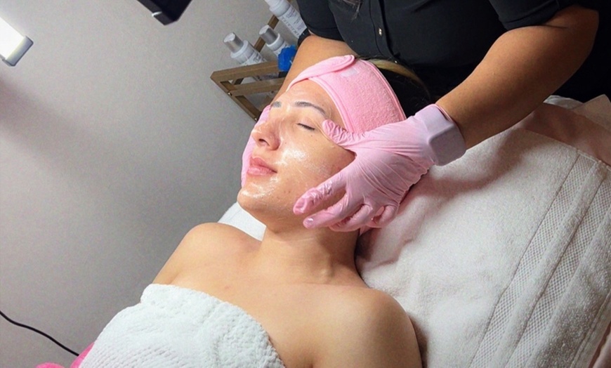 Image 5: Micro-Needling Treatment with Hyaluronic Acid and High Frequency Comb