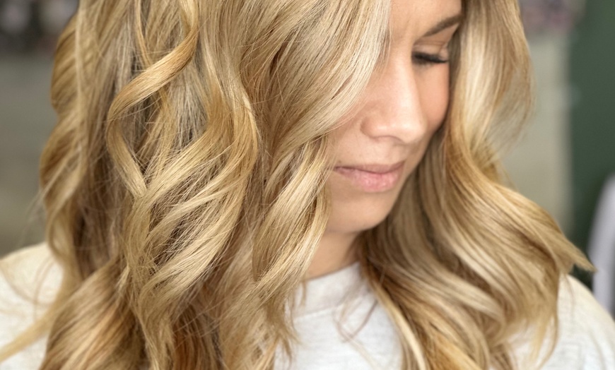Image 4: Up to 60% Off on Salon - Hair Color / Highlights