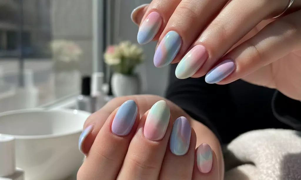 Manicura o pedicura con esmaltado clásico o semipermanente