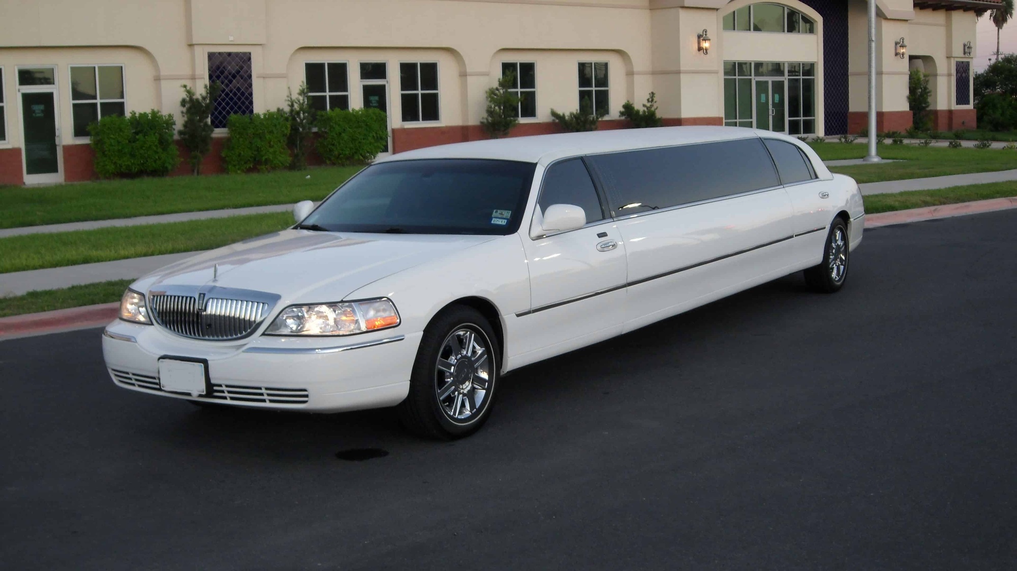 Up to 30% Off on Taxi / Car at Extreme Elegance Limousine