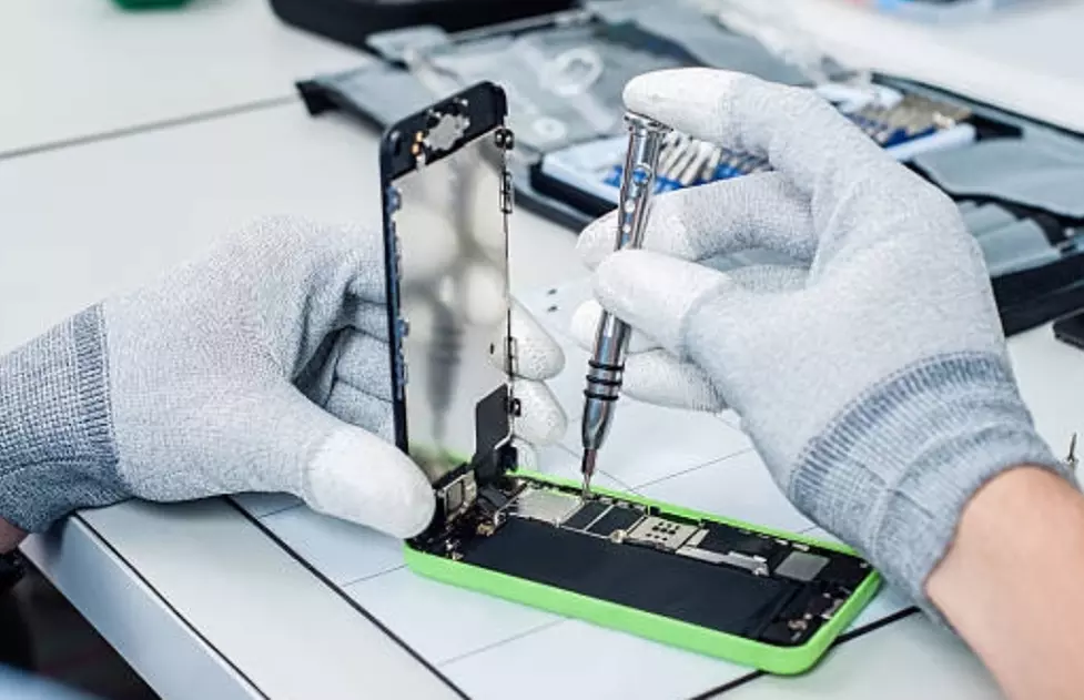 Get up to 60% off at Gotechdoc with on-location cell phone repair, including screen and battery replacements - Primary Image