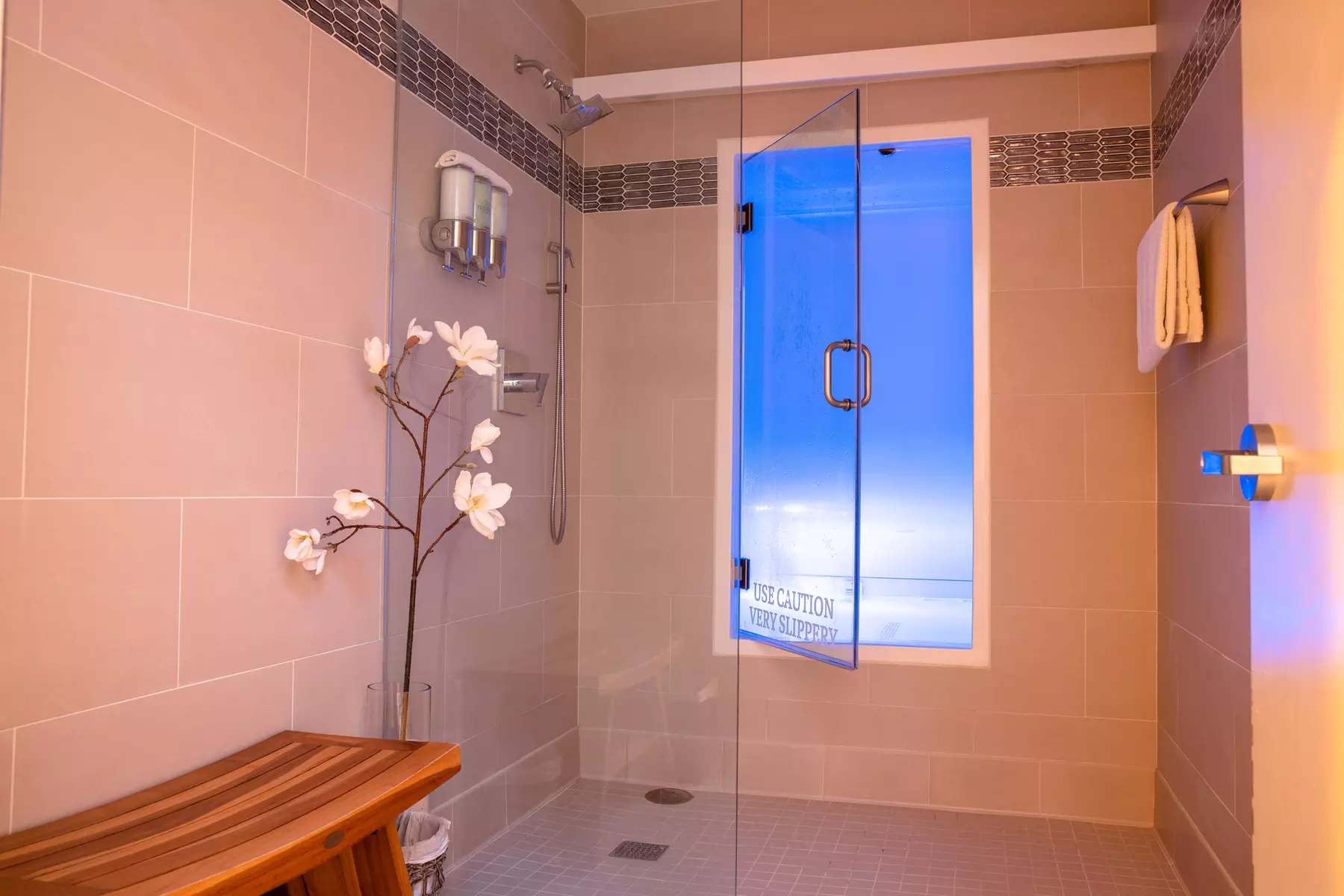 Discover ultimate relaxation with Floatopia's 60-minute float tank sessions and experience up to 23% off.