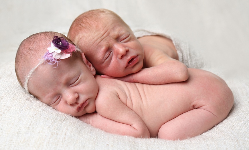 Image 4: Newborn Photoshoot with Prints