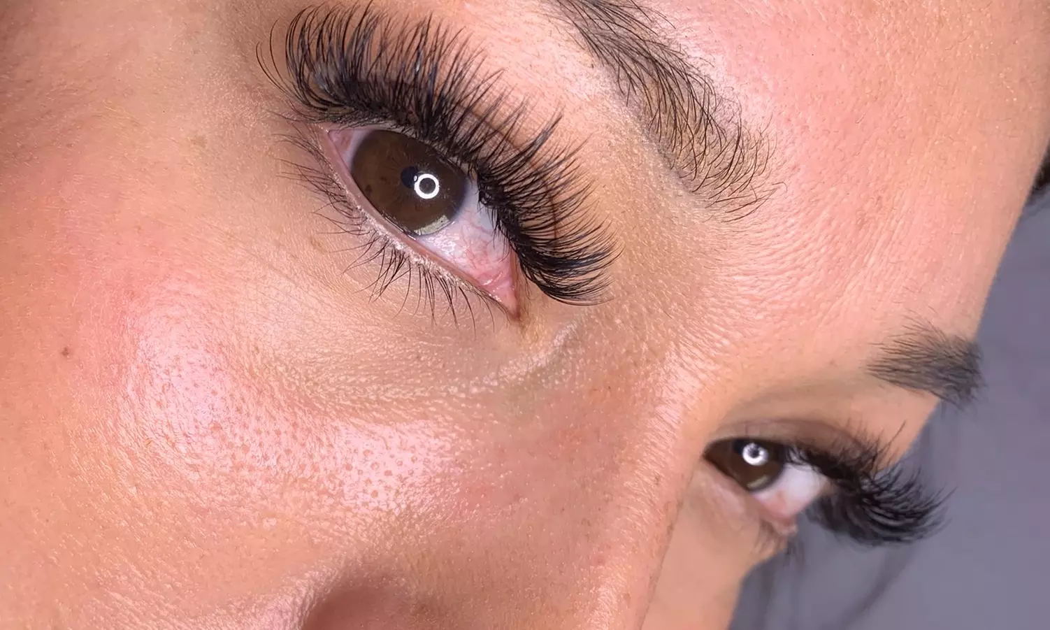 Full Sets of Eyelash Extensions for a Stunning Look