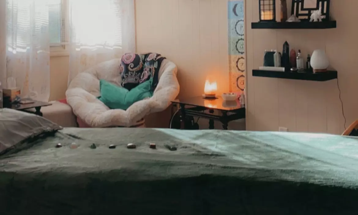 Explore Light of Hope's diverse Reiki sessions offering relaxation and harmony with up to 50% off. - Primary Image