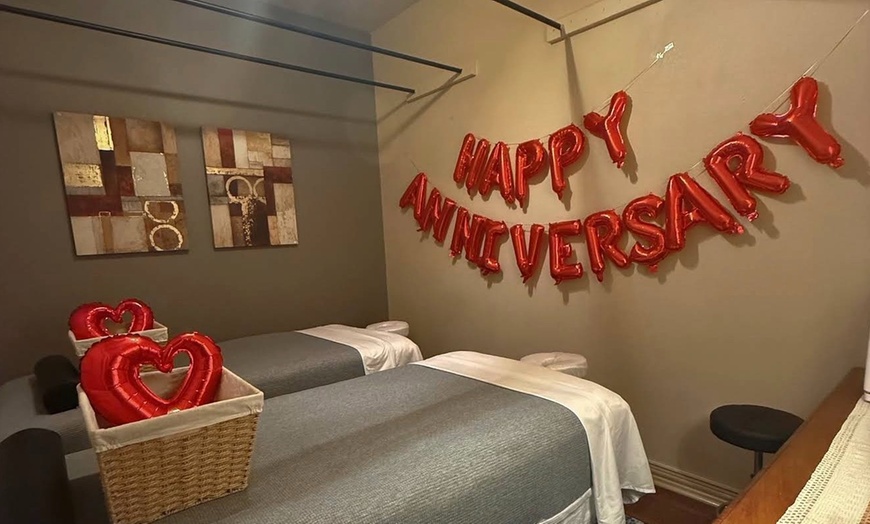 Image 5: The Ultimate Couple’s Escape: 60 or 90-Minute Signature Spa Date