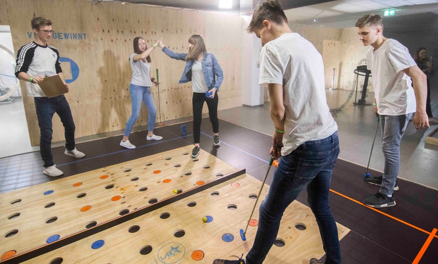 Image 4: Bis zu 40% Rabatt auf Adeventure Golf – Schwarzlicht Minigolf