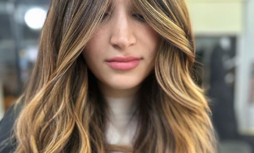 Image 2: Retoque de mechas o balayage con diagnóstico y tratamiento capilar