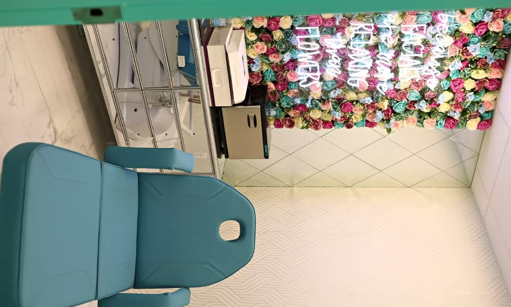 Up to 45% Off on Facial at Reine Amina - Second Medium