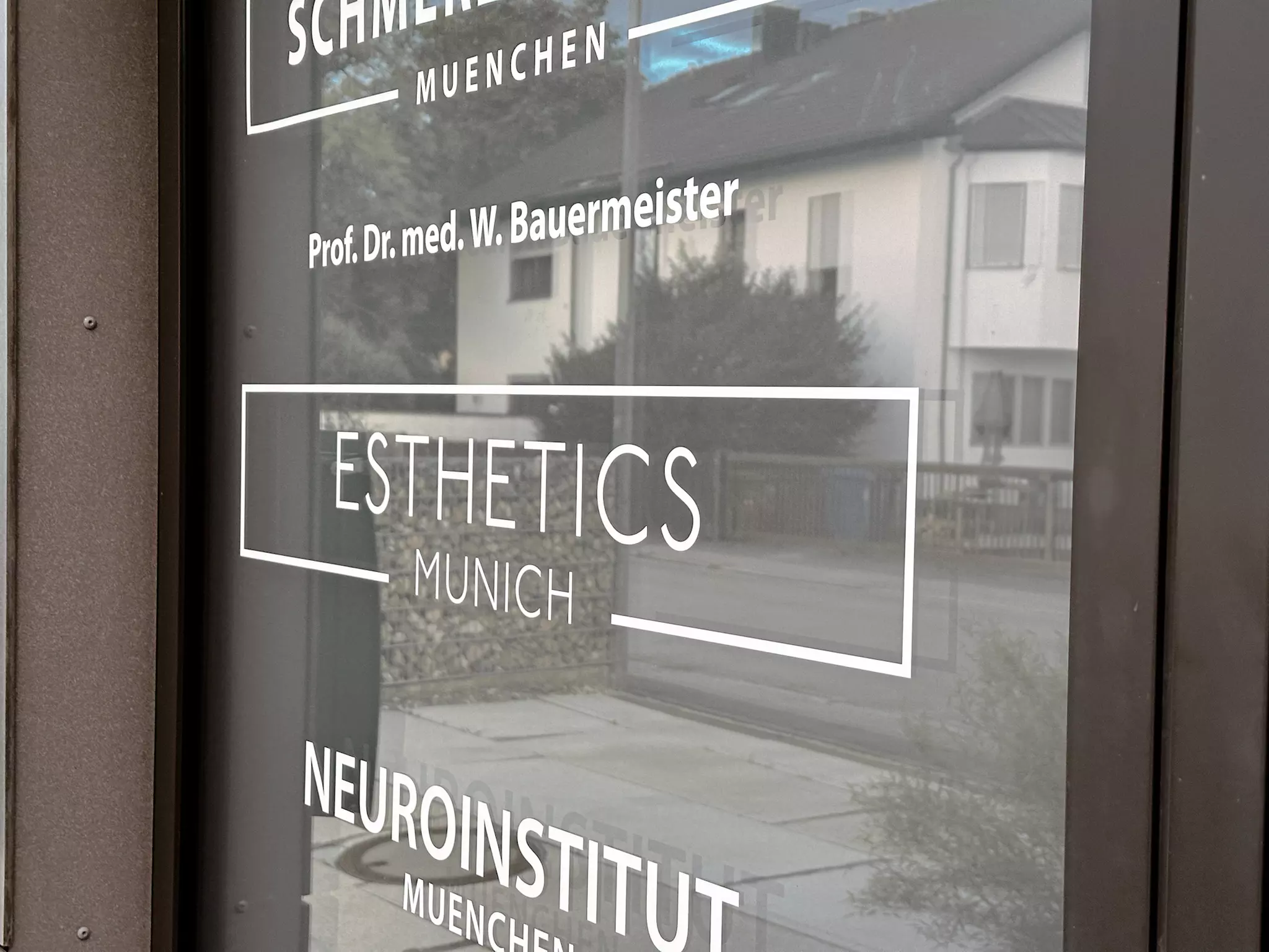 WGS über 95 € od. 150 € für 10 od. 20 Einheiten Botulinum (1 Zone) bei Esthetics Munich - Second Medium