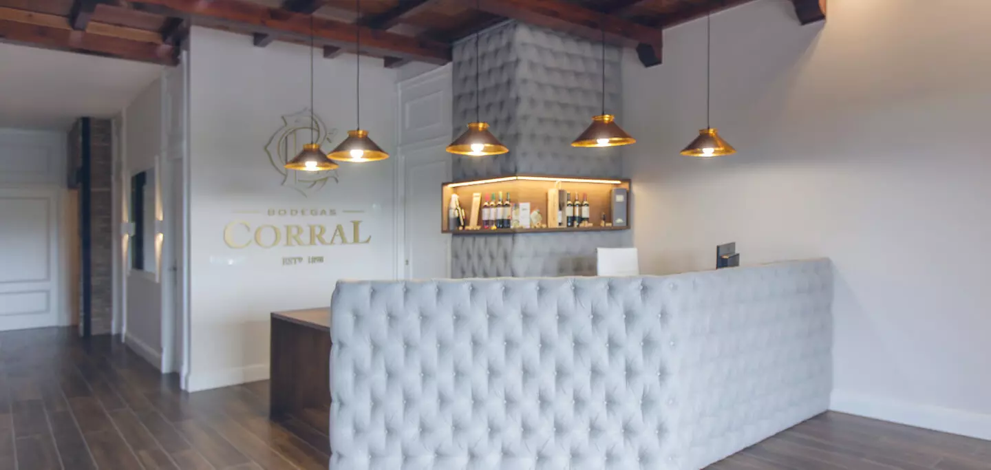 Visita de la bodega con cata de 3 vinos y maridaje