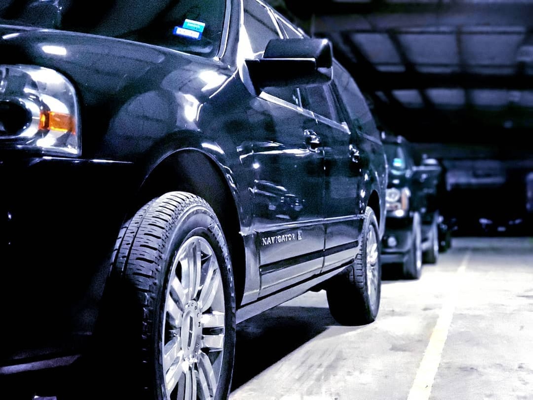 Luxury airport trips with sedans and SUVs for small groups