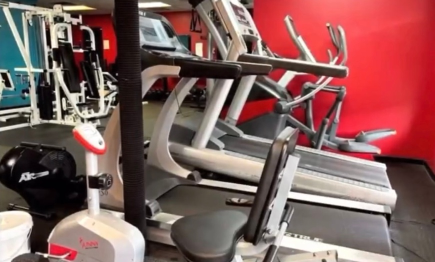 Image 2: Enjoy a one-month, or One-Year gym membership and more