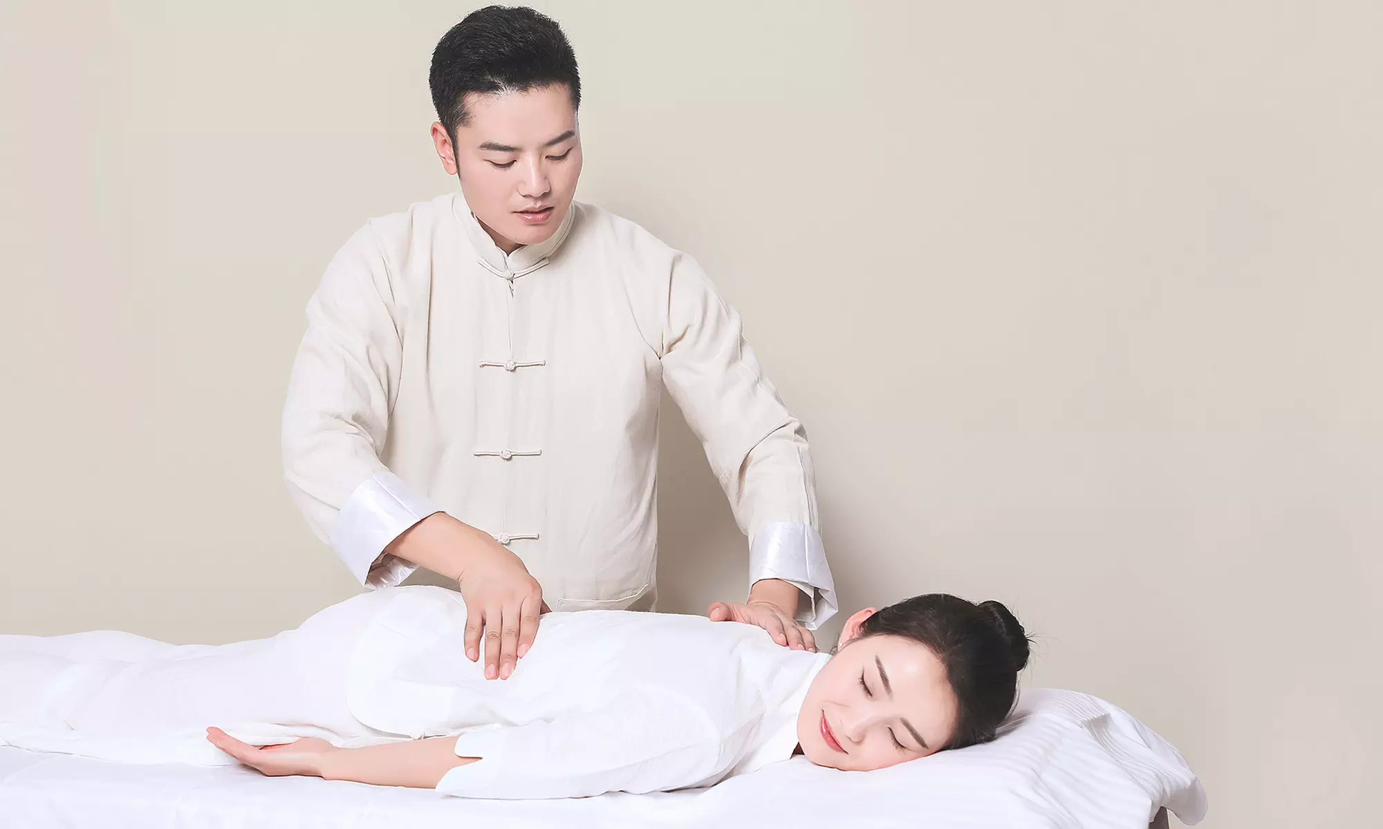 60 / 90 Min Swedish or Deep Tissue Massage for 1 or for Couples 